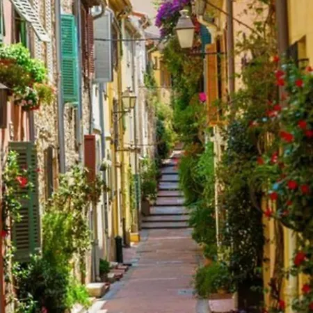 Appartement Lumineux Vue Mer Calme Au Coeur Du Viel Antibes Clim Neuve Apartment